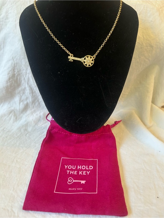 Rj Graziano Jewelry - Mary Kay Gold Key Pendant Necklace